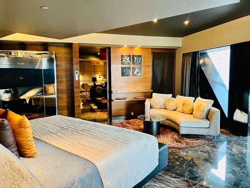 Hotel The Park Hyderabad, Banjara Hills Near Hussain Sagar