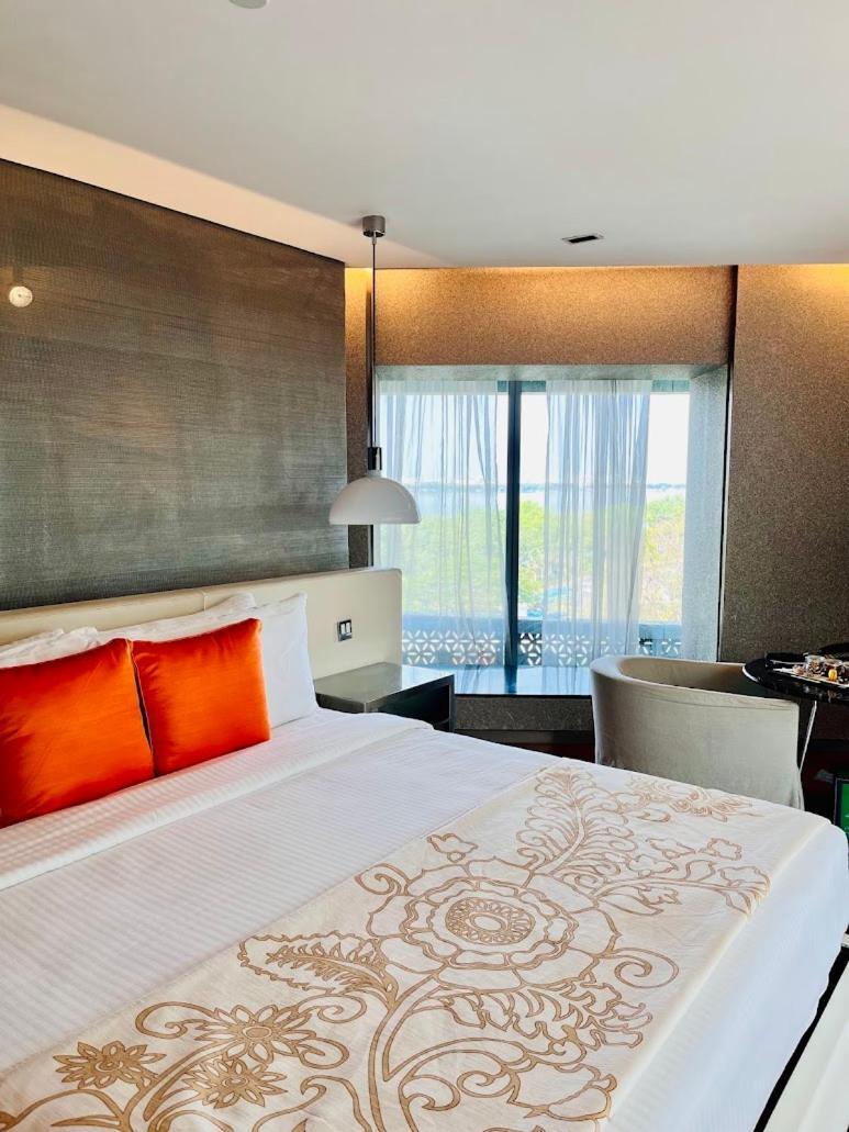 The Park Hyderabad, Banjara Hills Near Hussain Sagar Hotel 5*