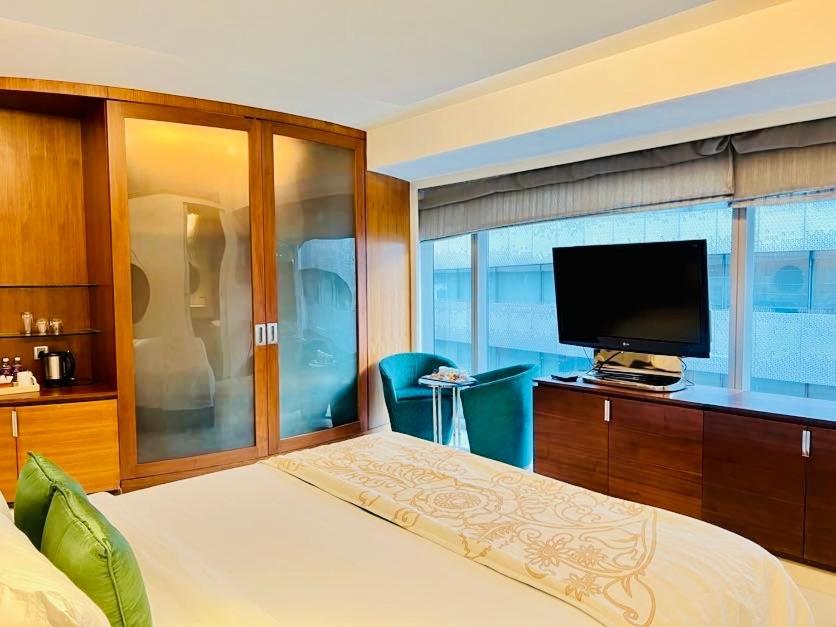 Hotel The Park Hyderabad, Banjara Hills Near Hussain Sagar