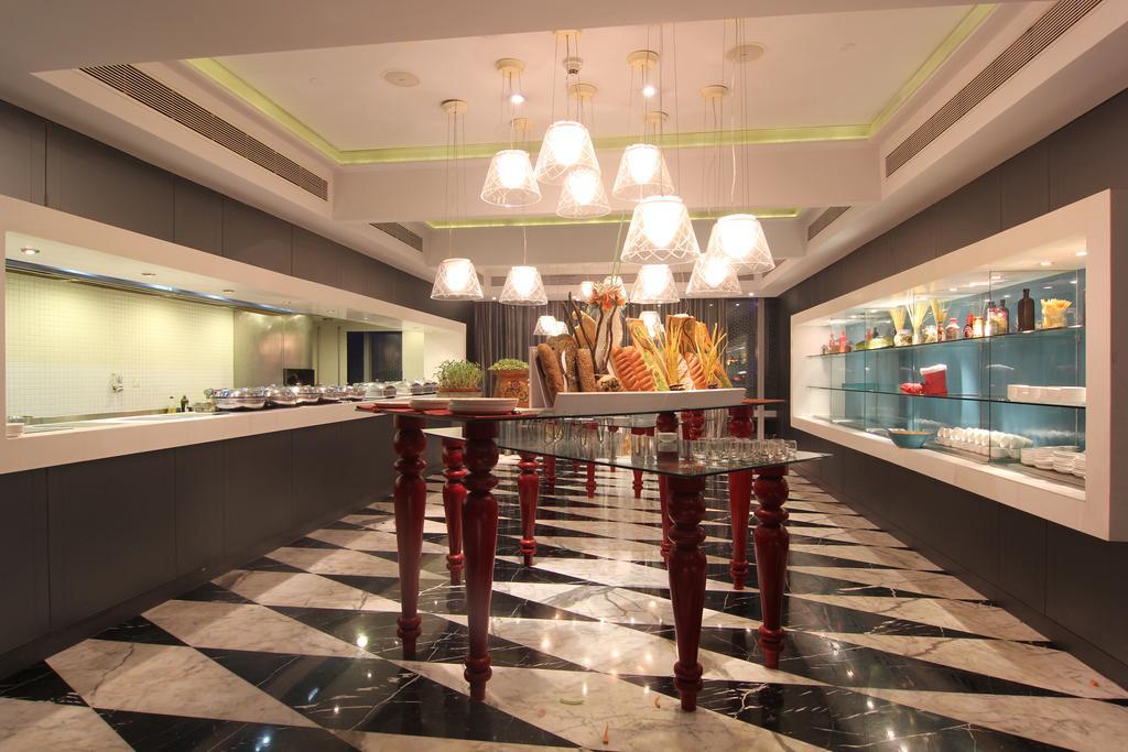 Hotel The Park Hyderabad, Banjara Hills Near Hussain Sagar 5*